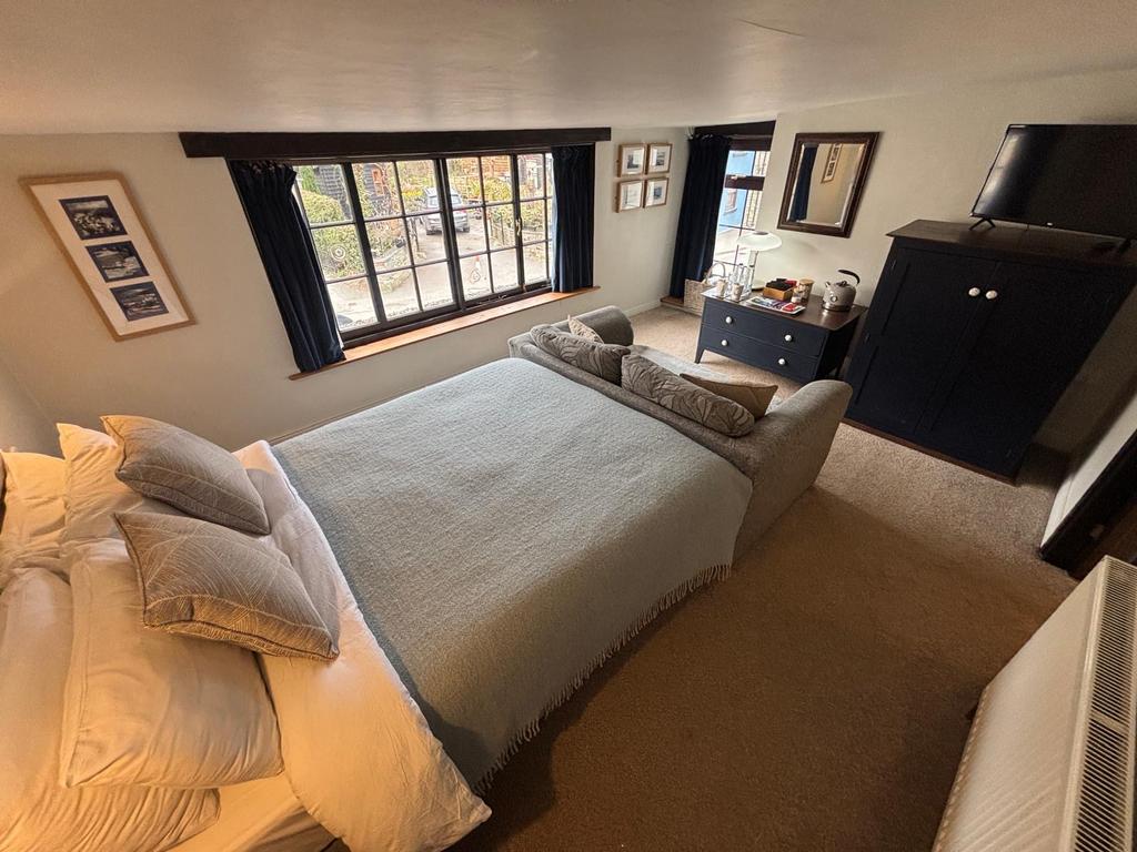 Front bedroom 1