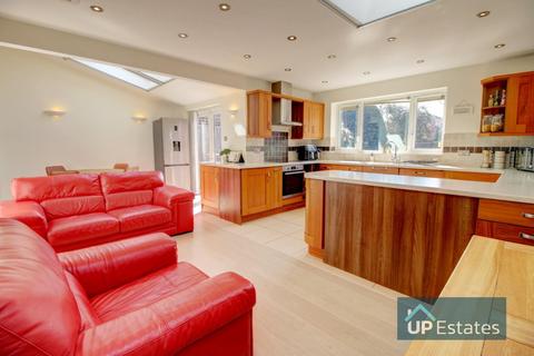 136 Kenpas Highway, Green Lane, Coventry, CV3 6PA