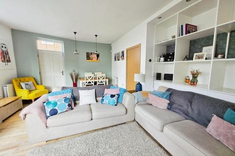 16f The Park, Carshalton, SM5 3BY