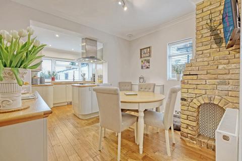 11 Pick Hill, Waltham Abbey, EN9 3LB