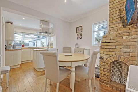 11 Pick Hill, Waltham Abbey, EN9 3LB