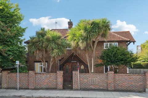 47 Orchard Drive, Uxbridge, UB8 3AF