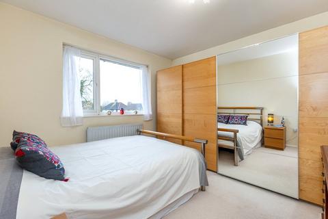 17 Raglan Court, South Croydon, CR2 6NT