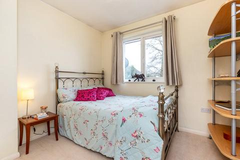 17 Raglan Court, South Croydon, CR2 6NT