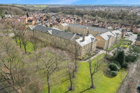 2 bedroom apartment for sale, Stoneleigh Court, Leeds