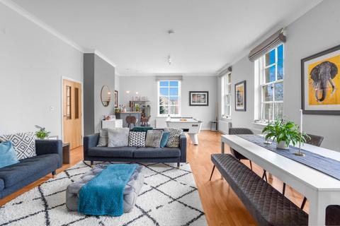 2 bedroom apartment for sale, Stoneleigh Court, Leeds