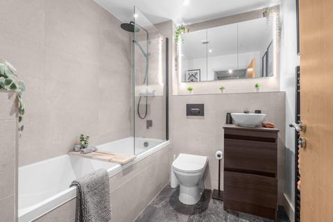 2 bedroom apartment for sale, Stoneleigh Court, Leeds