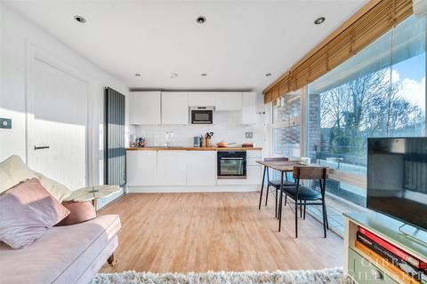 8 Woburn, London, W13 8DS