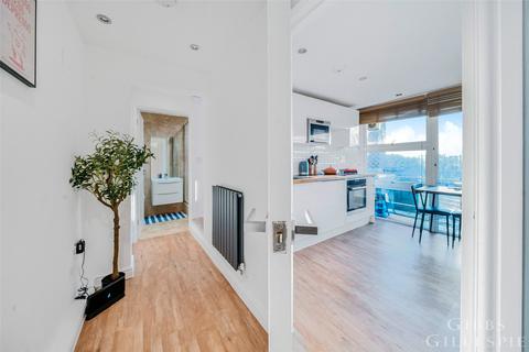 8 Woburn, London, W13 8DS