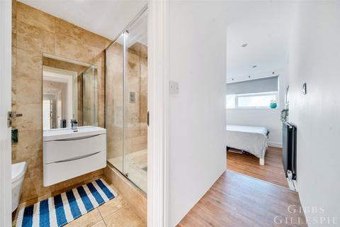 8 Woburn, London, W13 8DS