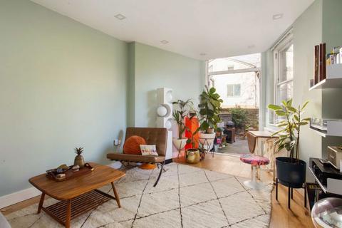 2 bedroom flat to rent, Dalston Lane, London E8
