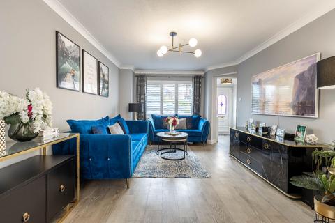 2 Celedon Close, Grays, RM16 6PZ