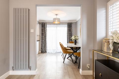 2 Celedon Close, Grays, RM16 6PZ
