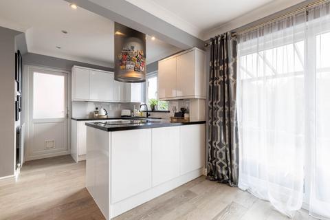 2 Celedon Close, Grays, RM16 6PZ