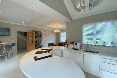 4 bedroom detached house to rent, Buxton Road, Disley, Stockport