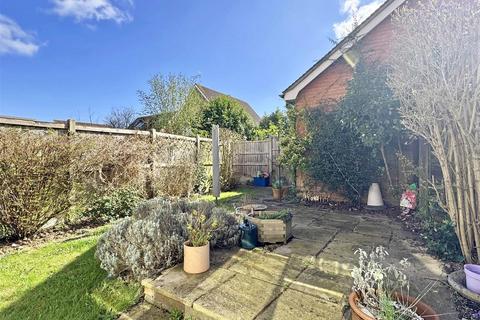 62 Cuckoo Way, Great Notley, Braintree, CM77 7YG