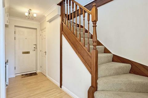 62 Cuckoo Way, Great Notley, Braintree, CM77 7YG