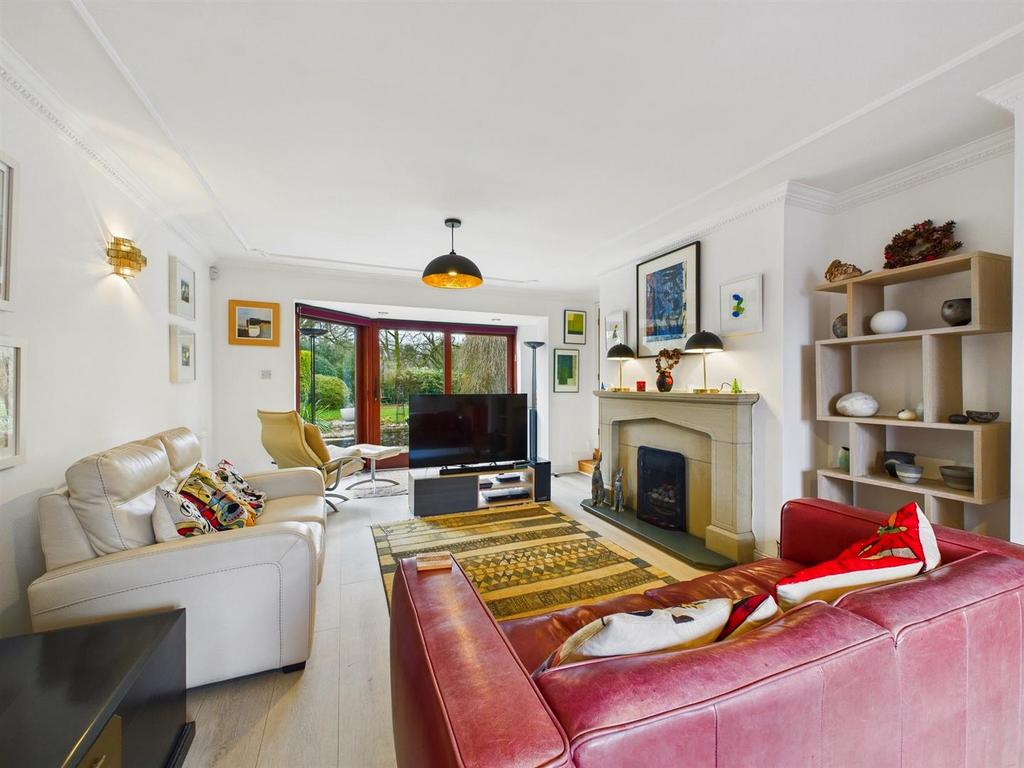 CAM03145 G0-PR0260-STILL028.jpg