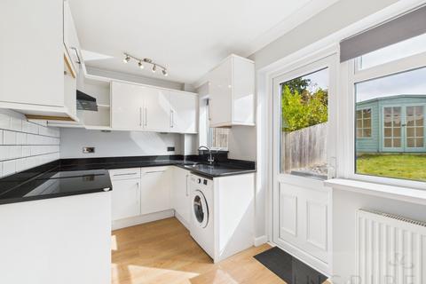 2 bedroom terraced house to rent, Rowan Close, Haywards Heath RH16