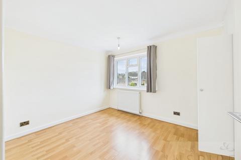 2 bedroom terraced house to rent, Rowan Close, Haywards Heath RH16