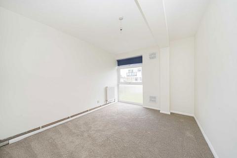 2 bedroom flat to rent, Peregrine Road, Sunbury-On-Thames TW16