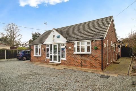 2 bedroom detached bungalow for sale, Cranfield Park Avenue, Wickford SS12