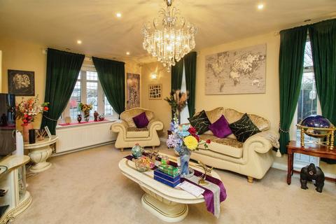 2 bedroom detached bungalow for sale, Cranfield Park Avenue, Wickford SS12