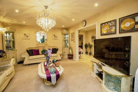 2 bedroom detached bungalow for sale, Cranfield Park Avenue, Wickford SS12