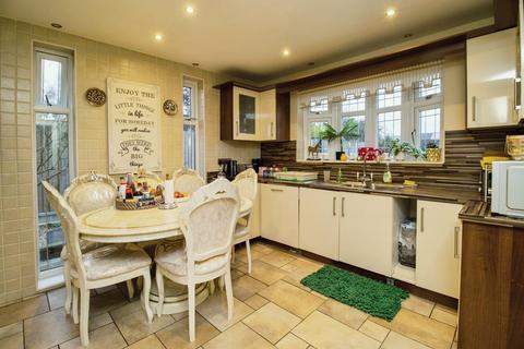 2 bedroom detached bungalow for sale, Cranfield Park Avenue, Wickford SS12