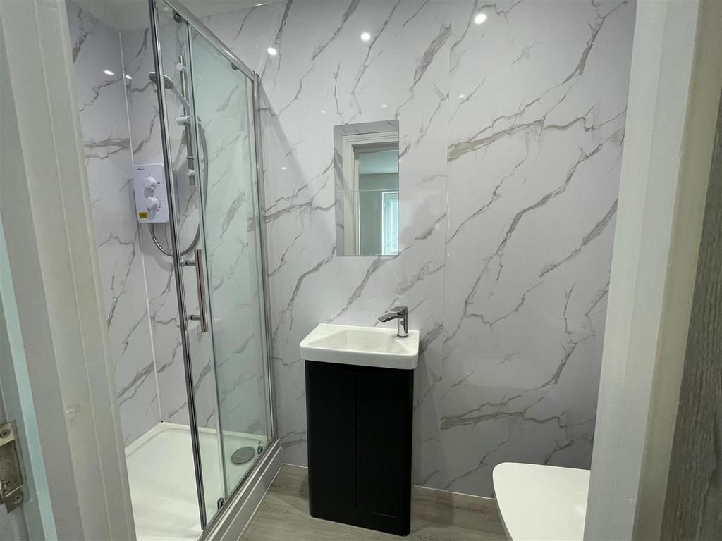 Bathroom..jpg