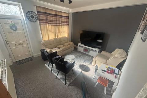 3 bedroom terraced house to rent, Conway Street, Stairfoot