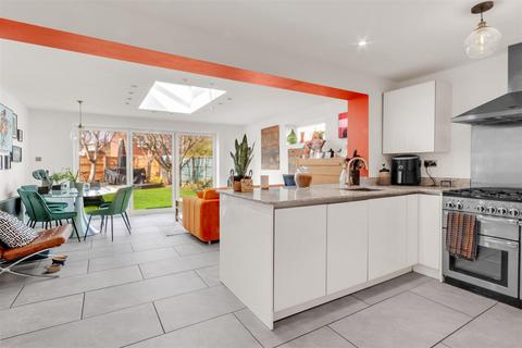 3 bedroom detached house for sale, Jasmine Walk, Evesham