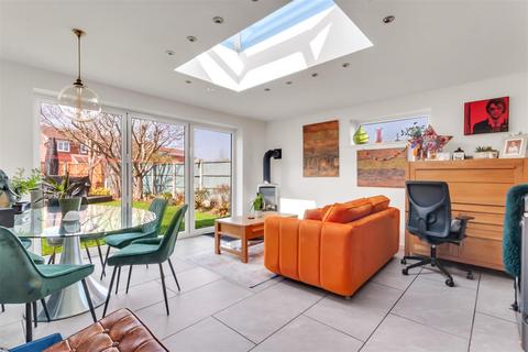 3 bedroom detached house for sale, Jasmine Walk, Evesham