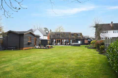 Caidge Cottage Green Lane, Burnham-on-crouch, CM0 8PU