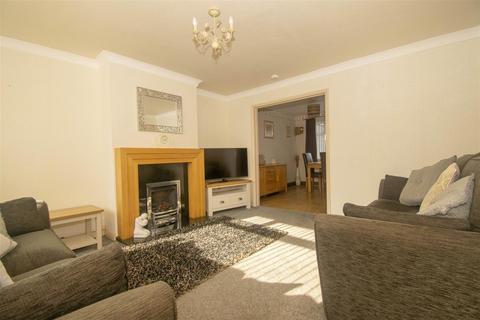3 bedroom semi-detached house for sale, West Lea Grove, Leeds LS19