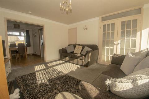 3 bedroom semi-detached house for sale, West Lea Grove, Leeds LS19