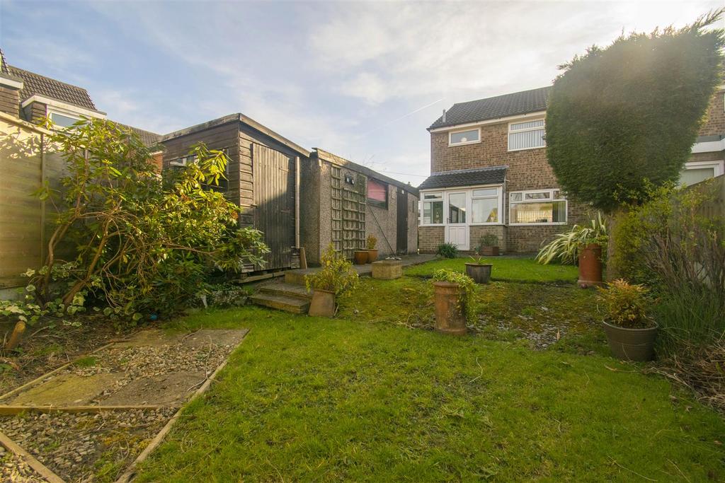 Rear shot/garden