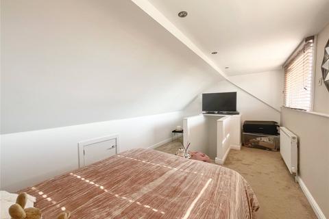 6 Ashbourne Avenue, Middleton, Manchester, M24 2NZ