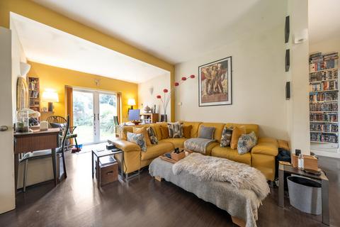 2 bedroom bungalow for sale, Marvels Lane, London