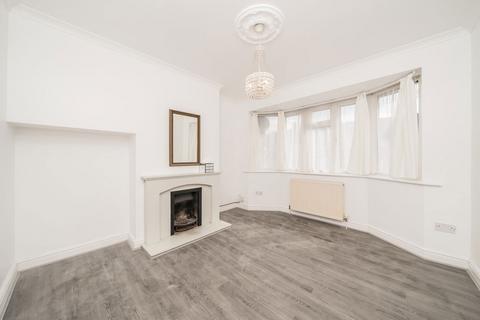 3 bedroom house to rent, Lincoln Avenue, Twickenham TW2