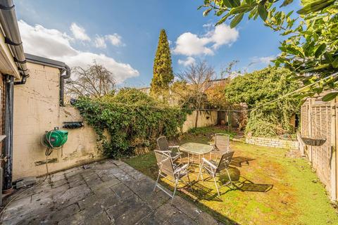 3 bedroom house to rent, Lincoln Avenue, Twickenham TW2