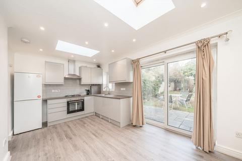 3 bedroom house to rent, Lincoln Avenue, Twickenham TW2