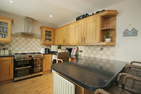 14 Raeburn Drive, Bradford, BD6 2LL