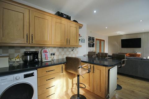 14 Raeburn Drive, Bradford, BD6 2LL