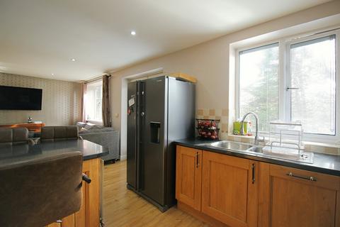 14 Raeburn Drive, Bradford, BD6 2LL