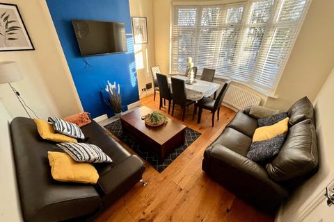 3 bedroom semi-detached house for sale, Richmond Hill, Luton, Bedfordshire, LU2 7JG