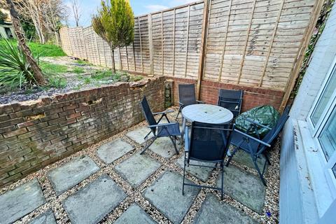 3 bedroom semi-detached house for sale, Richmond Hill, Luton, Bedfordshire, LU2 7JG