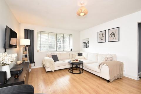 2 bedroom maisonette for sale, Layton Court, Weybridge, KT13