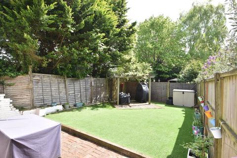 2 bedroom maisonette for sale, Layton Court, Weybridge, KT13