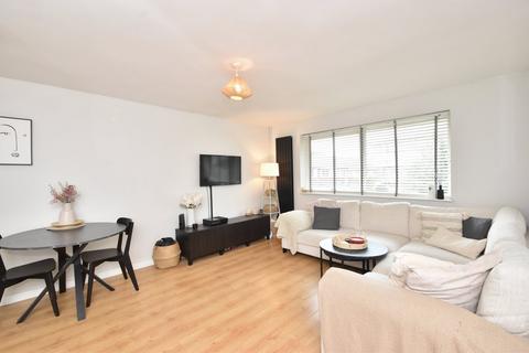 2 bedroom maisonette for sale, Layton Court, Weybridge, KT13